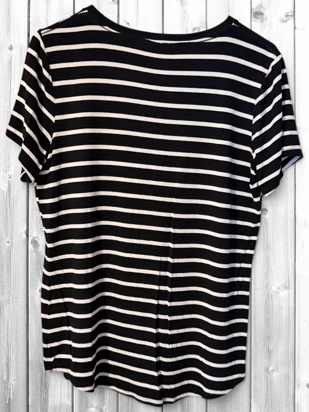 🌼Old Navy Luxe Black & White Striped V-Neck Short Sleeve Tee